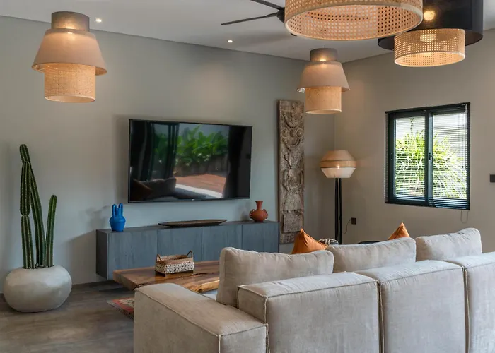 Koya : Luxurious And Modern 3br In Seminyak! 塞米亚克