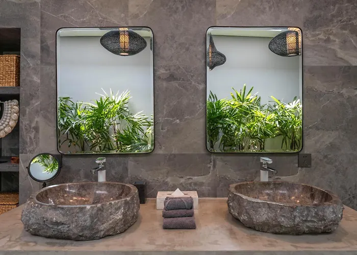 Koya : Luxurious And Modern 3br In Seminyak! 塞米亚克